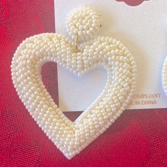 Brand New Natasha Beaded Pearl Cream Heart Drop Earrings Valentine’s Day - Picture 5 of 13